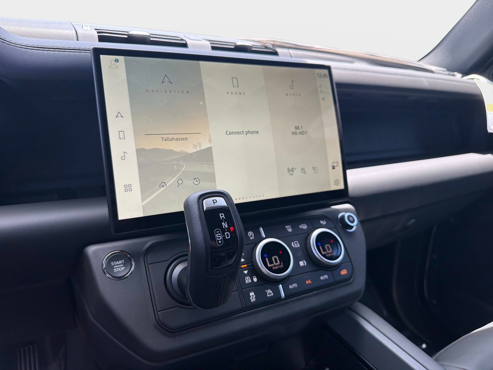New 2026 Land Rover Defender 130 X-Dynamic SE AWD/4WD image 22