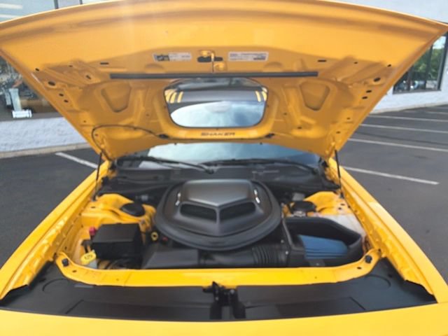 Used 2017 Dodge Challenger R/T Plus RWD image 31