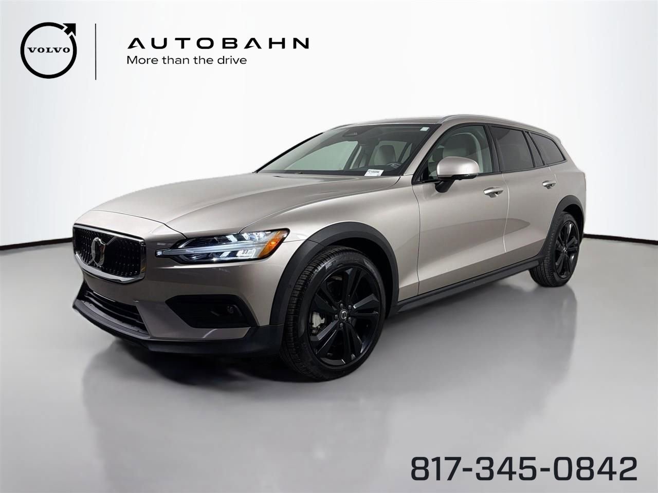 Used 2023 Volvo V60 B5 Cross Country Plus w/ Protection Package Premier image 1