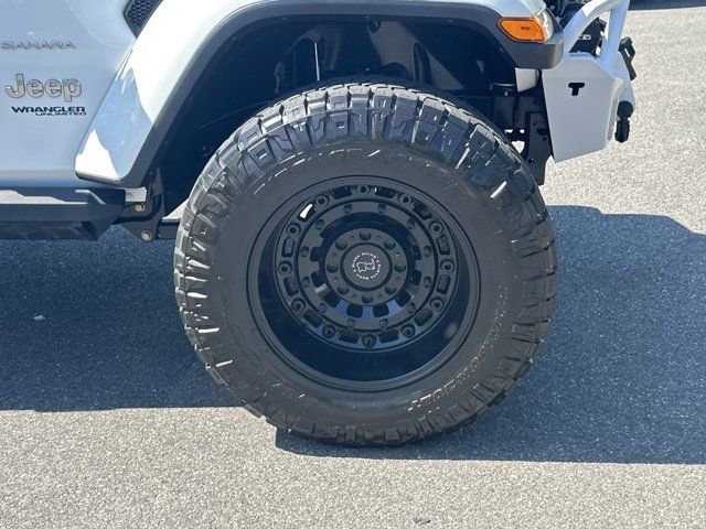 Used 2019 Jeep Wrangler Unlimited Sahara w/ Uconnect 4C Nav & Sound Group AWD/4WD image 16