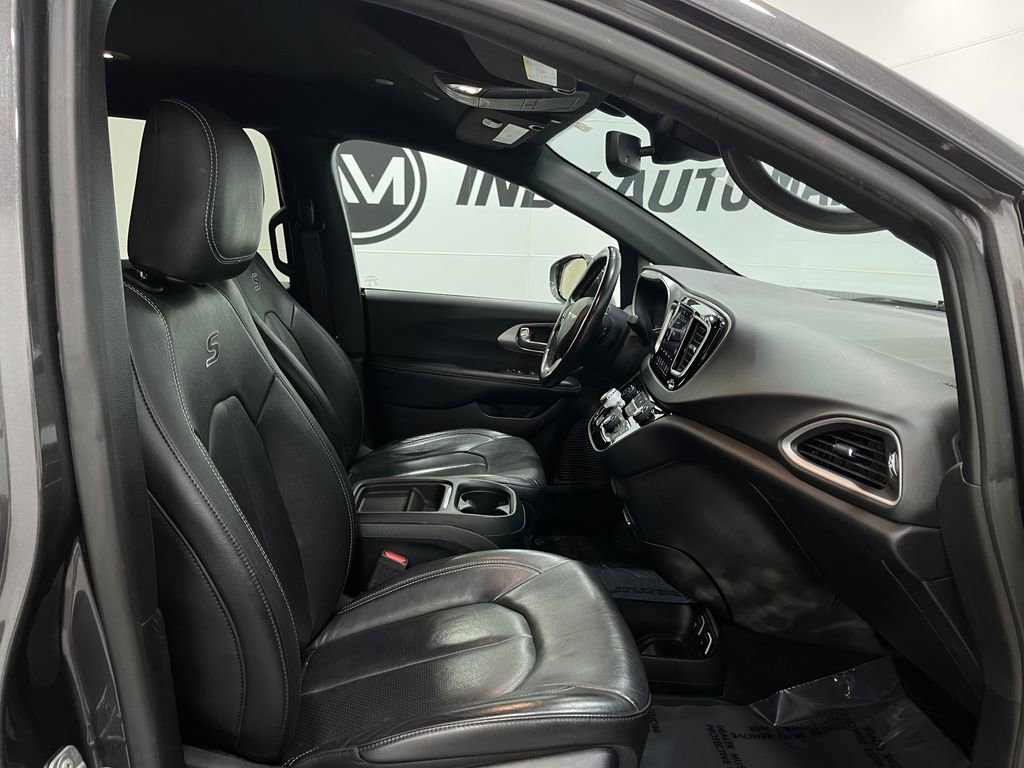 Used 2020 Chrysler Pacifica Touring-L w/ Advanced Safetytec Group image 34