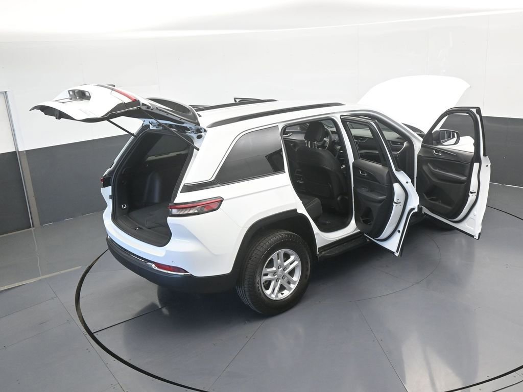 Used 2025 Jeep Grand Cherokee Laredo image 40