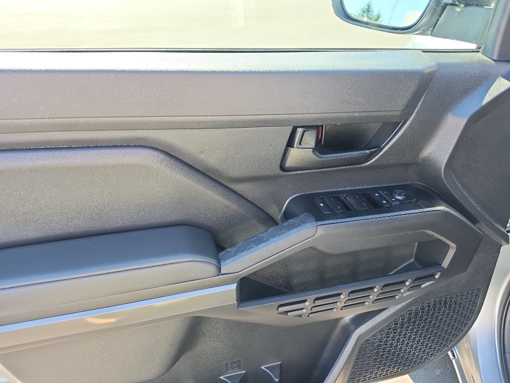 Certified 2025 Toyota Tacoma SR5 AWD/4WD image 11