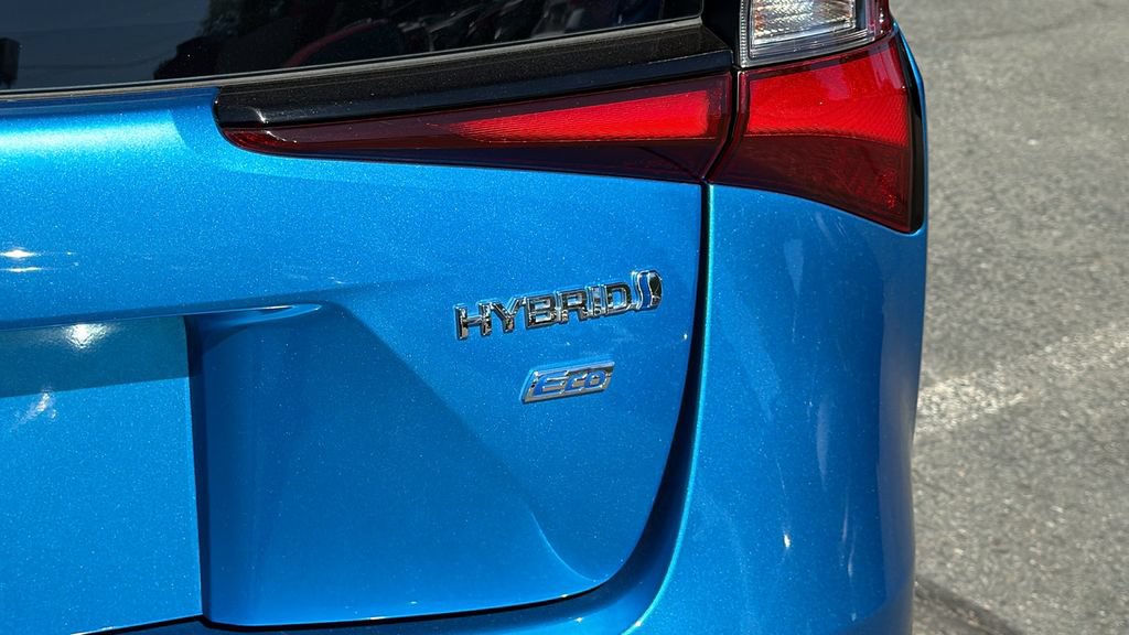 Used 2022 Toyota Prius L Eco FWD image 11