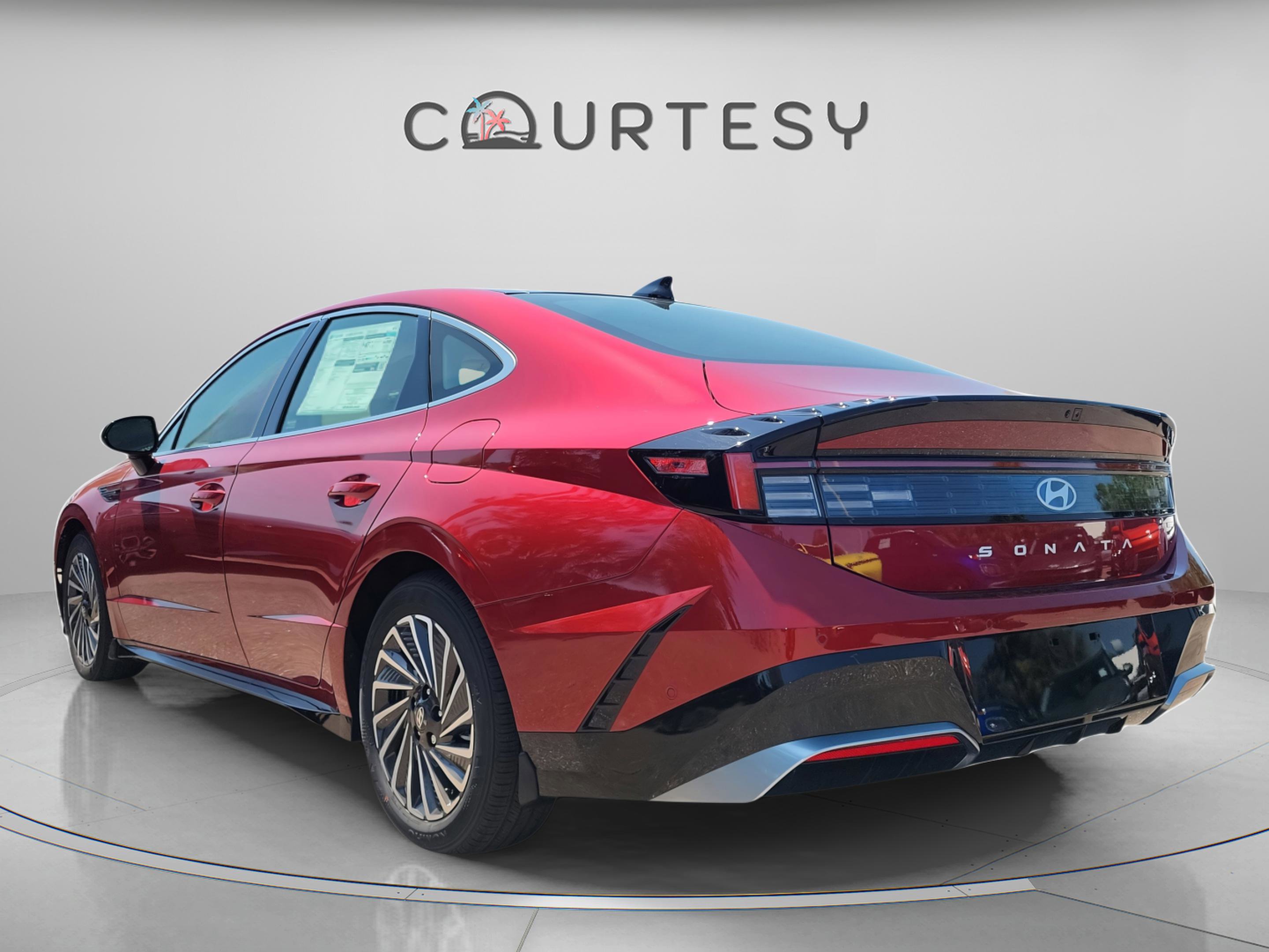 New 2025 Hyundai Sonata Limited image 3