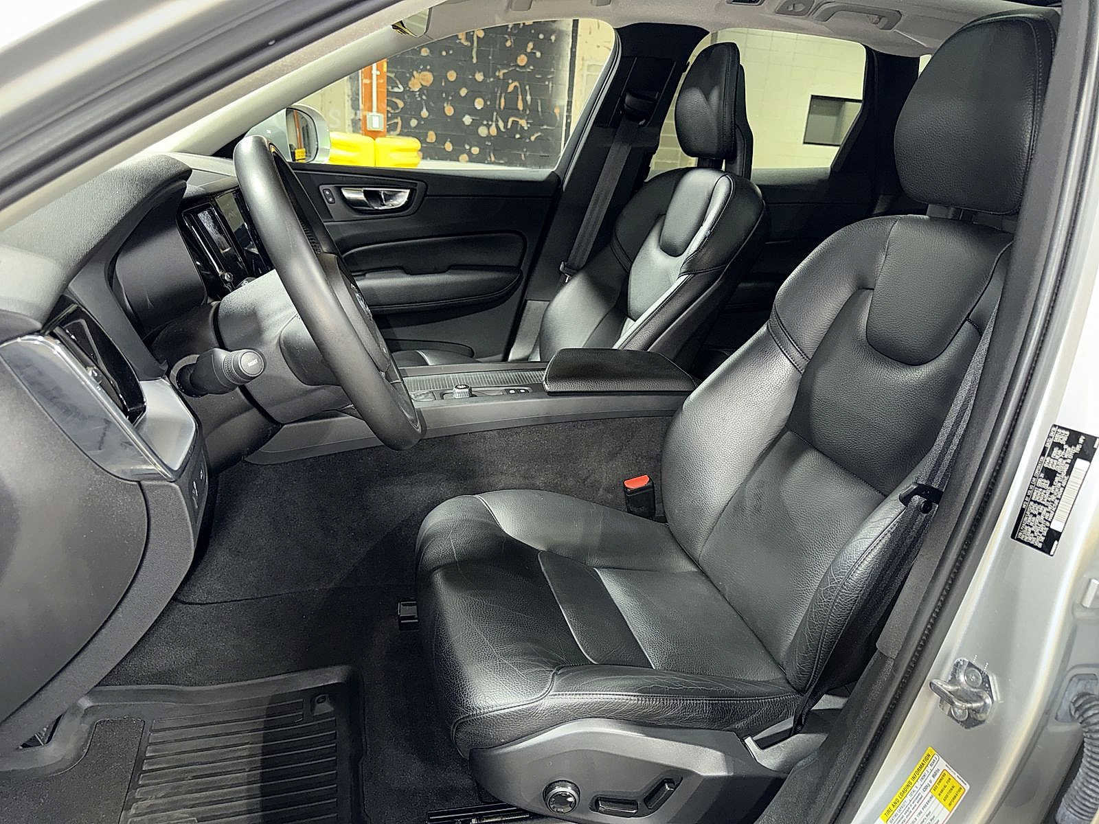 Used 2018 Volvo XC60 T6 Momentum w/ Advanced Package AWD/4WD image 14