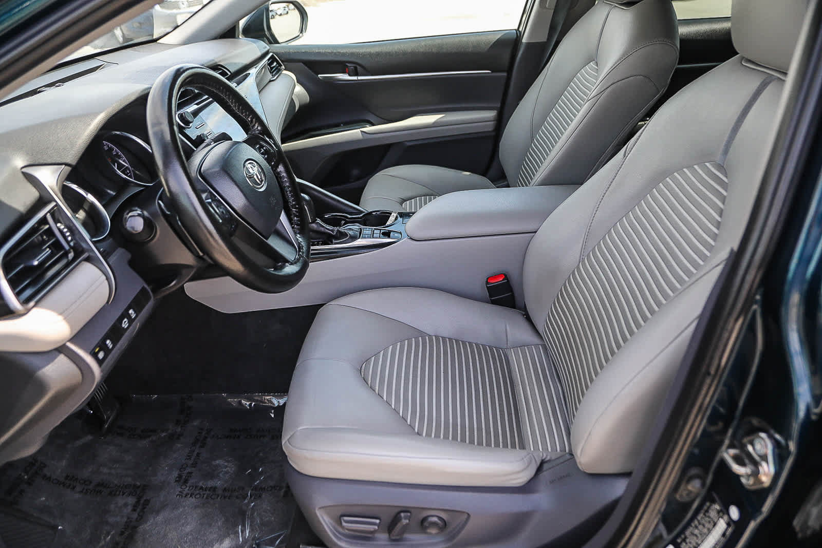 Used 2019 Toyota Camry SE w/ Audio Package FWD image 16