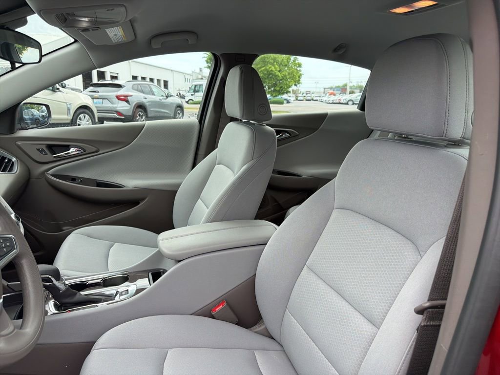 Used 2025 Chevrolet Malibu LT FWD image 12