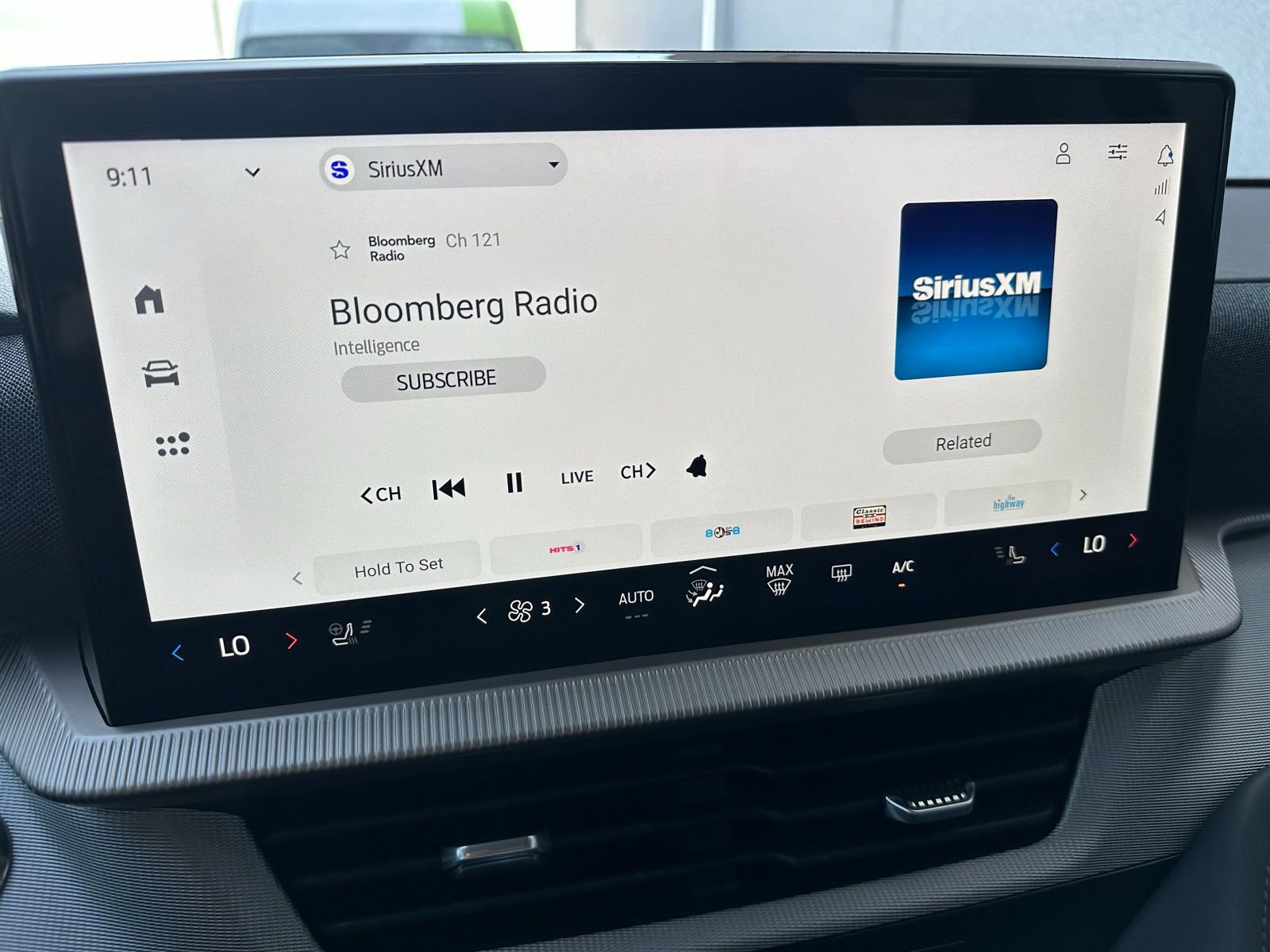 New 2025 Ford Explorer Active w/ Active Comfort Package image 15