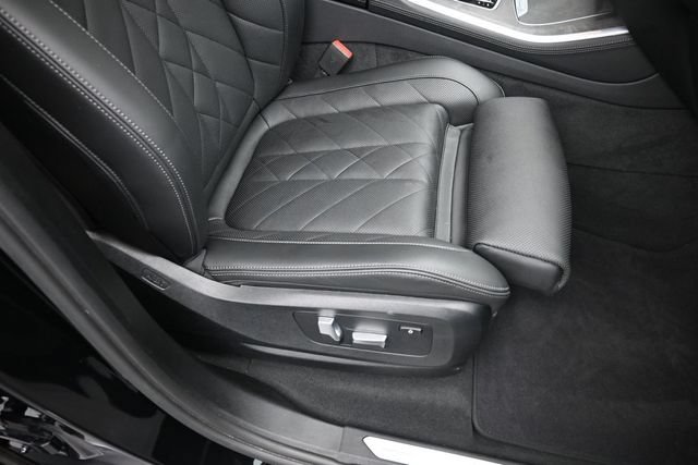 Used 2023 BMW X5 xDrive40i w/ Premium Package AWD/4WD image 32