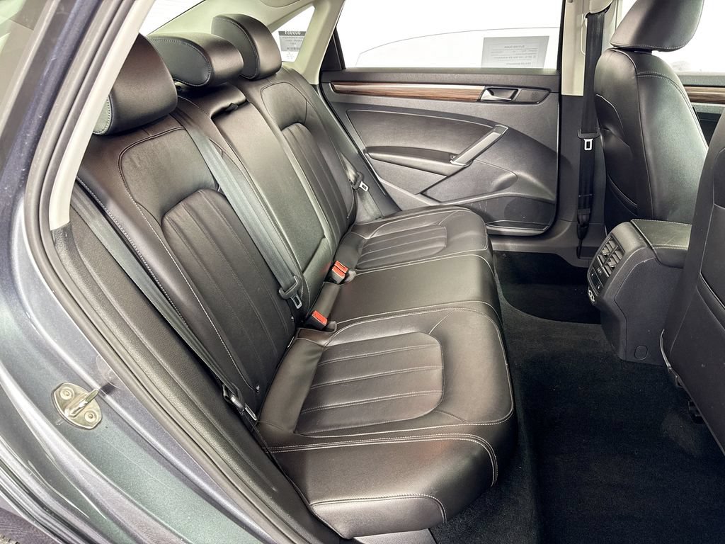 Used 2022 Volkswagen Passat 2.0T FWD image 34