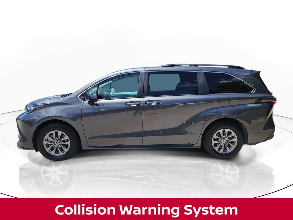 Used 2025 Toyota Sienna XLE FWD image 2