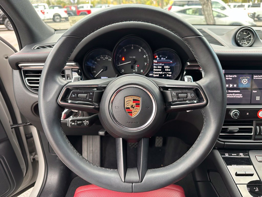 Used 2023 Porsche Macan AWD/4WD image 32