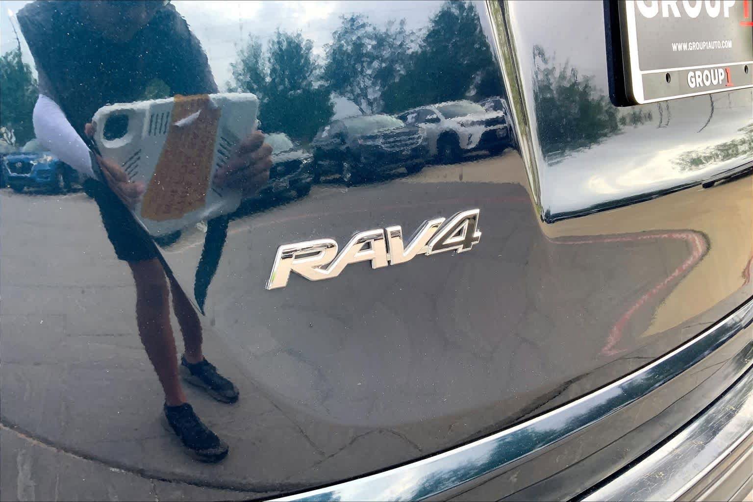 Used 2017 Toyota RAV4 LE FWD image 29