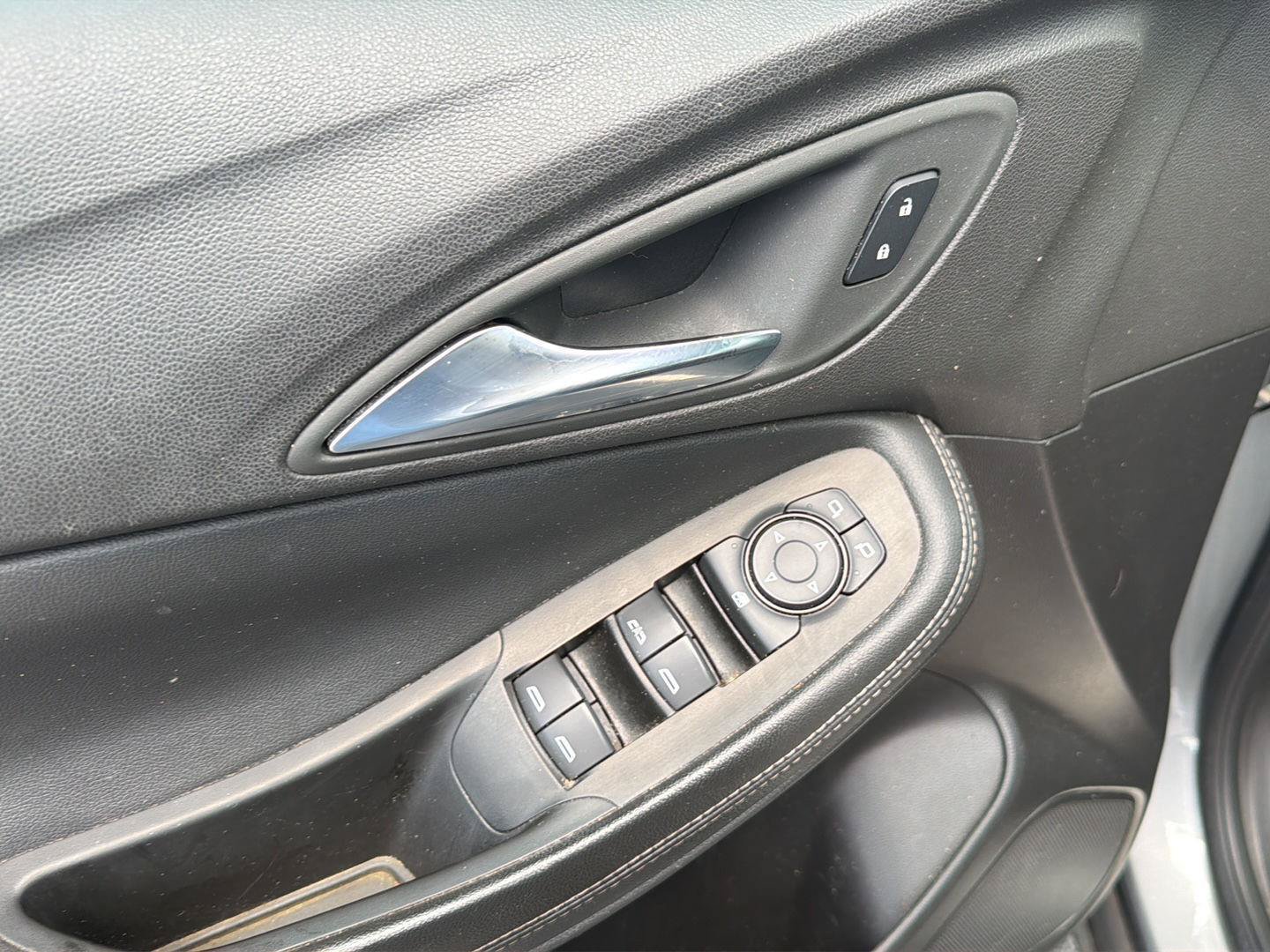 Used 2023 Buick Encore GX Select FWD image 30
