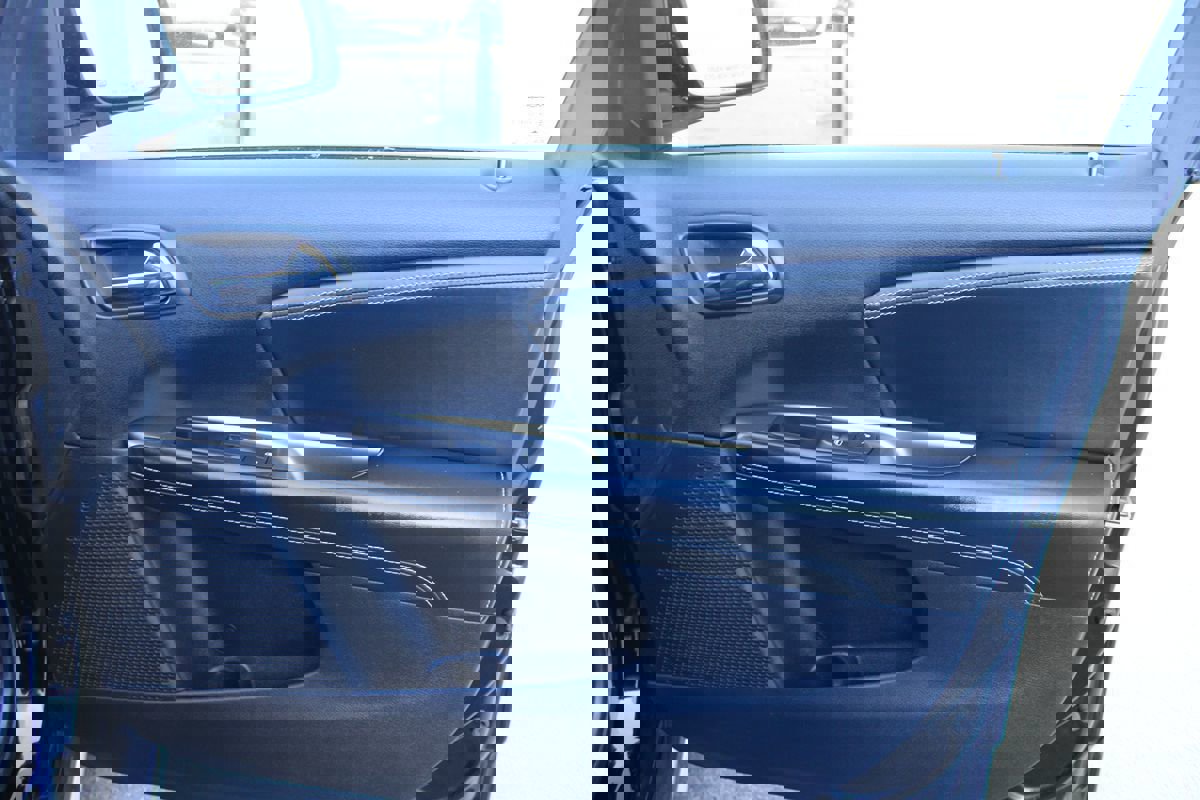 Used 2015 Dodge Journey Crossroad w/ Flexible Seating Group image 24