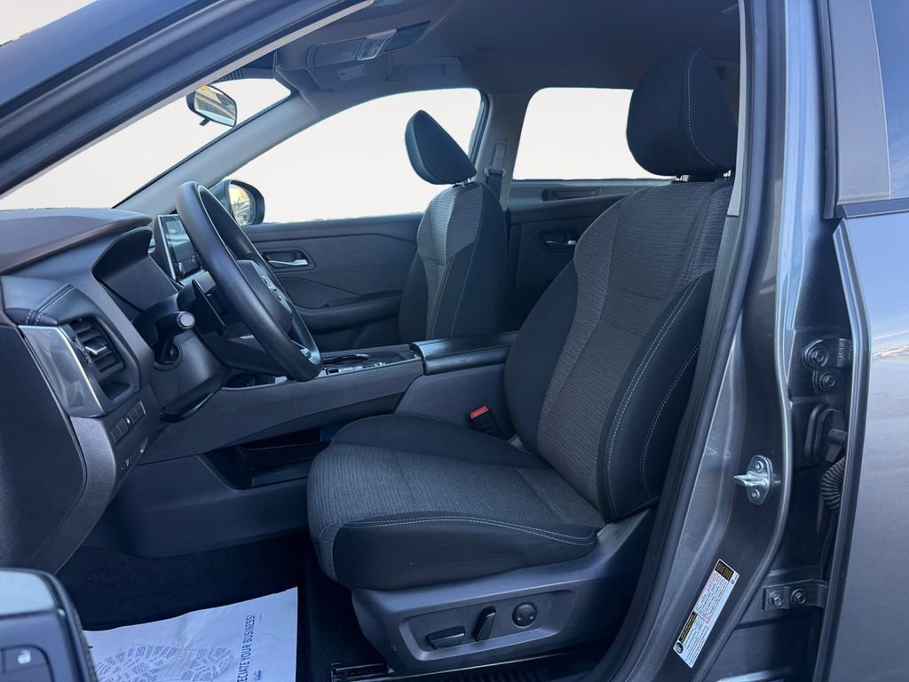 Used 2023 Nissan Rogue SV image 9