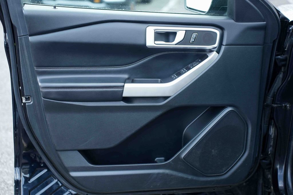 Used 2022 Ford Explorer XLT w/ Equipment Group 202A AWD/4WD image 16