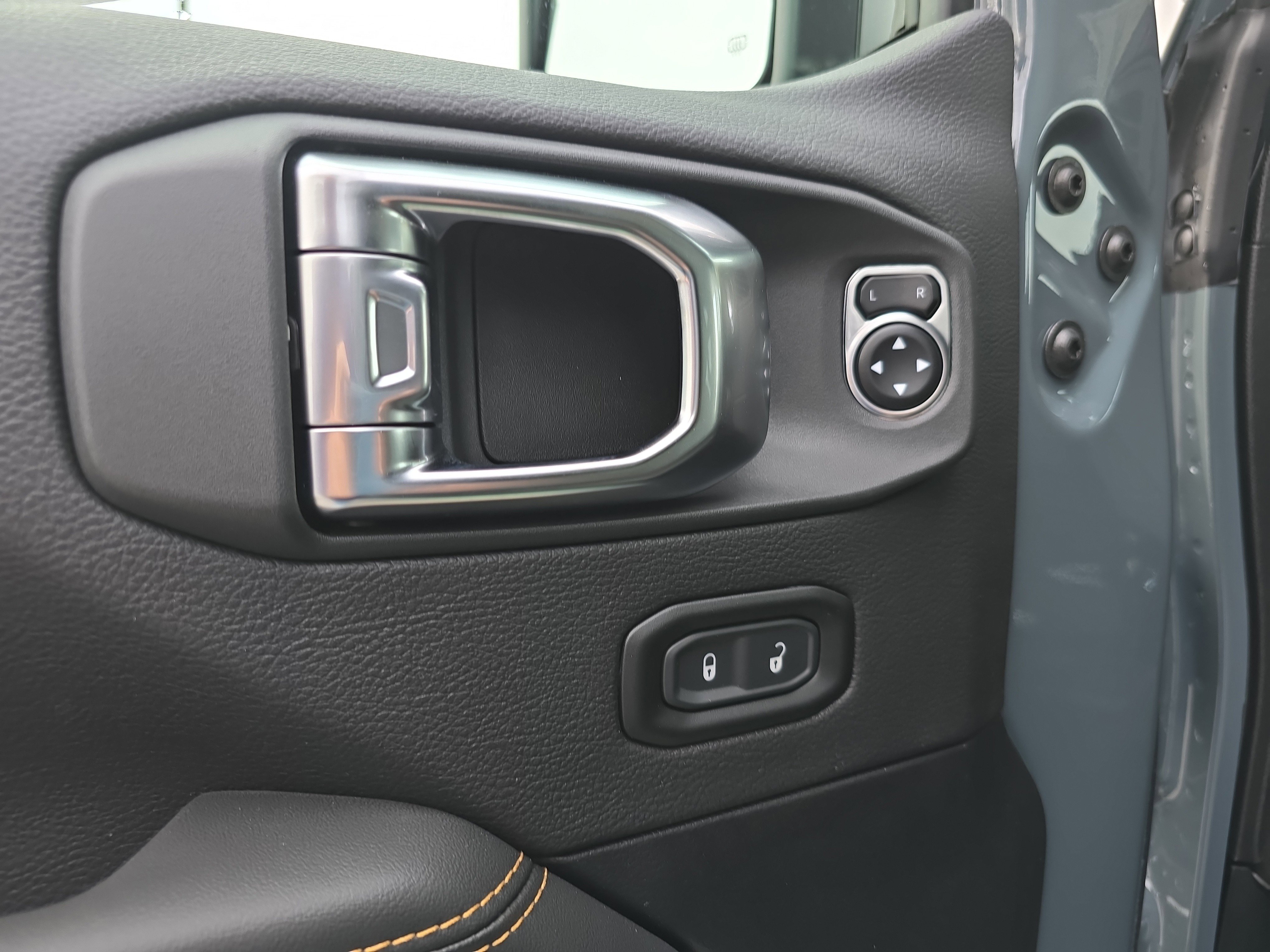 New 2025 Jeep Gladiator Sport w/ Premium Package image 17