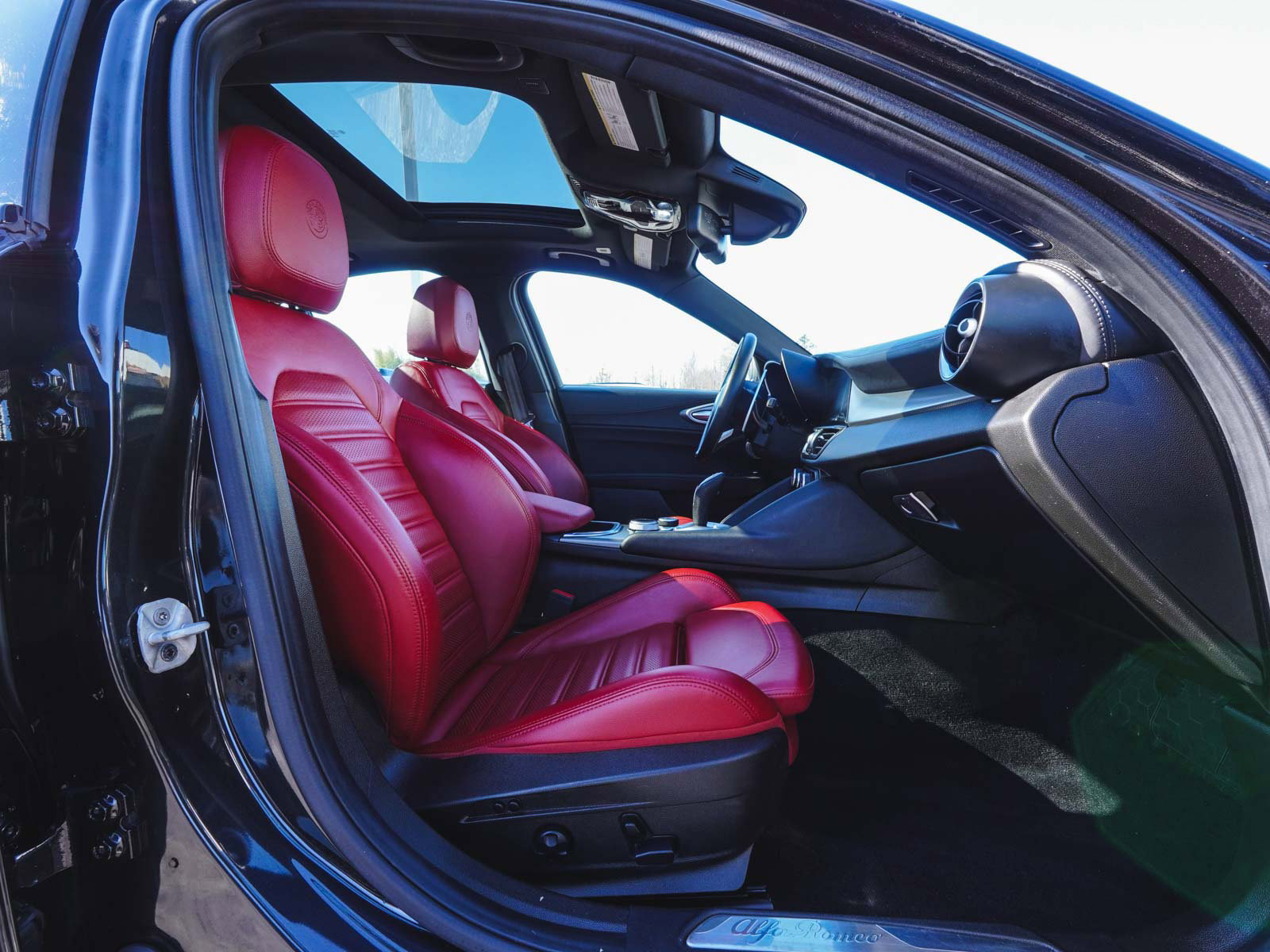 Used 2024 Alfa Romeo Giulia Veloce image 38