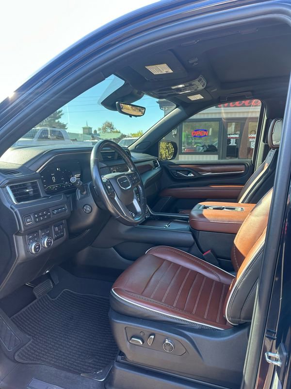 Used 2023 GMC Yukon Denali Ultimate image 9
