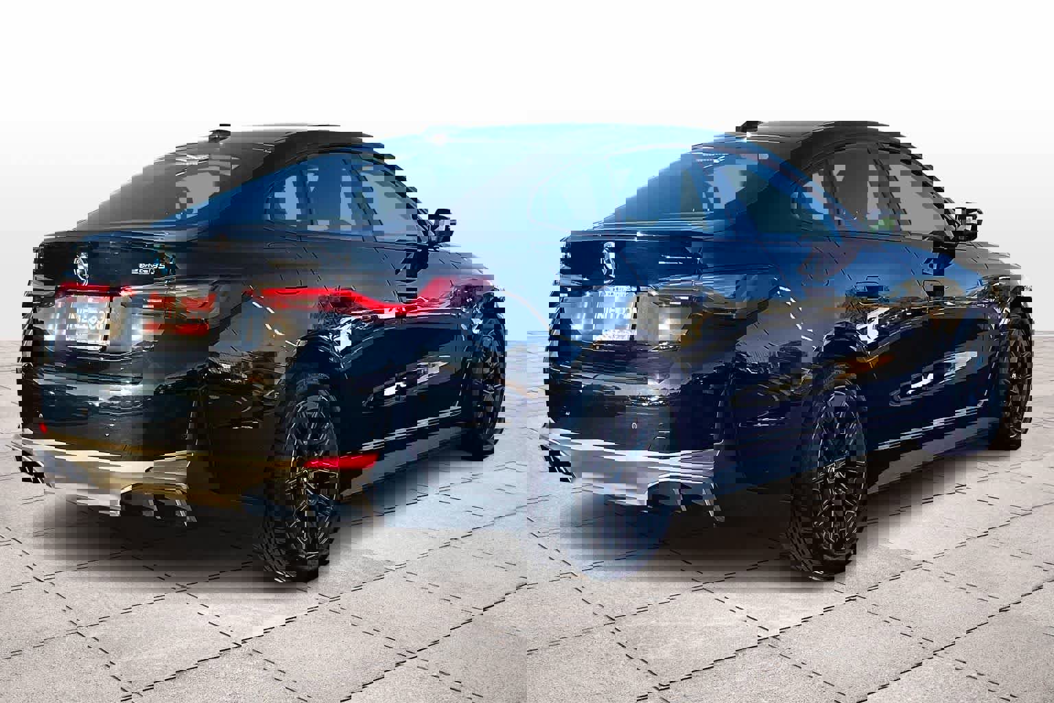 Used 2023 BMW i4 eDrive35 w/ Premium Package image 16