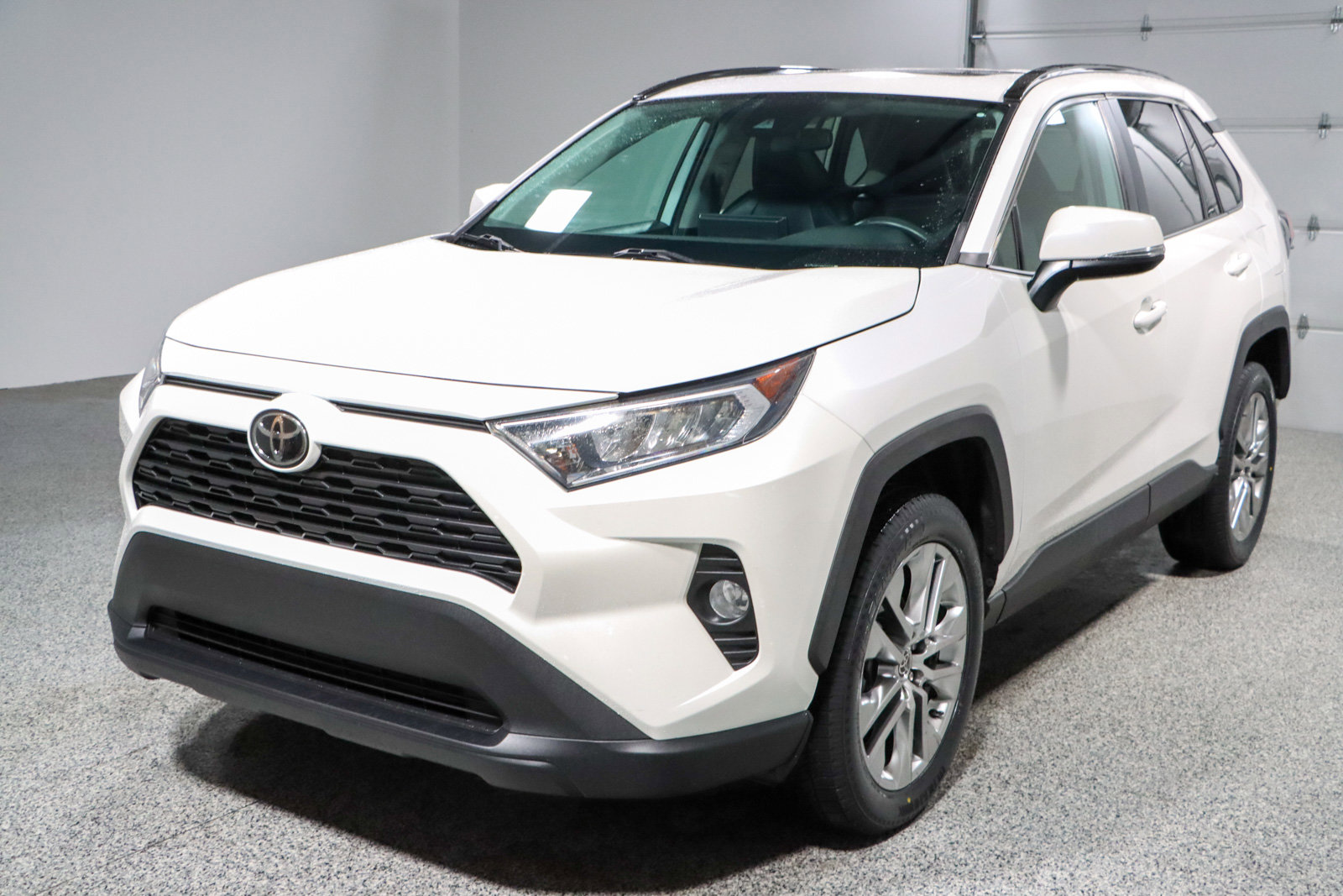Used 2021 Toyota RAV4 XLE Premium image 32