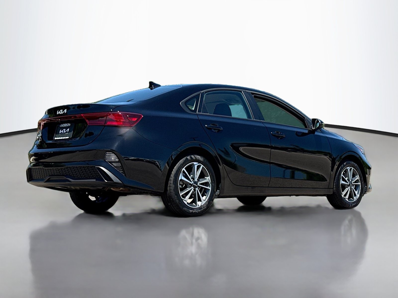 Used 2023 Kia Forte LXS w/ LXS Technology Package FWD image 2