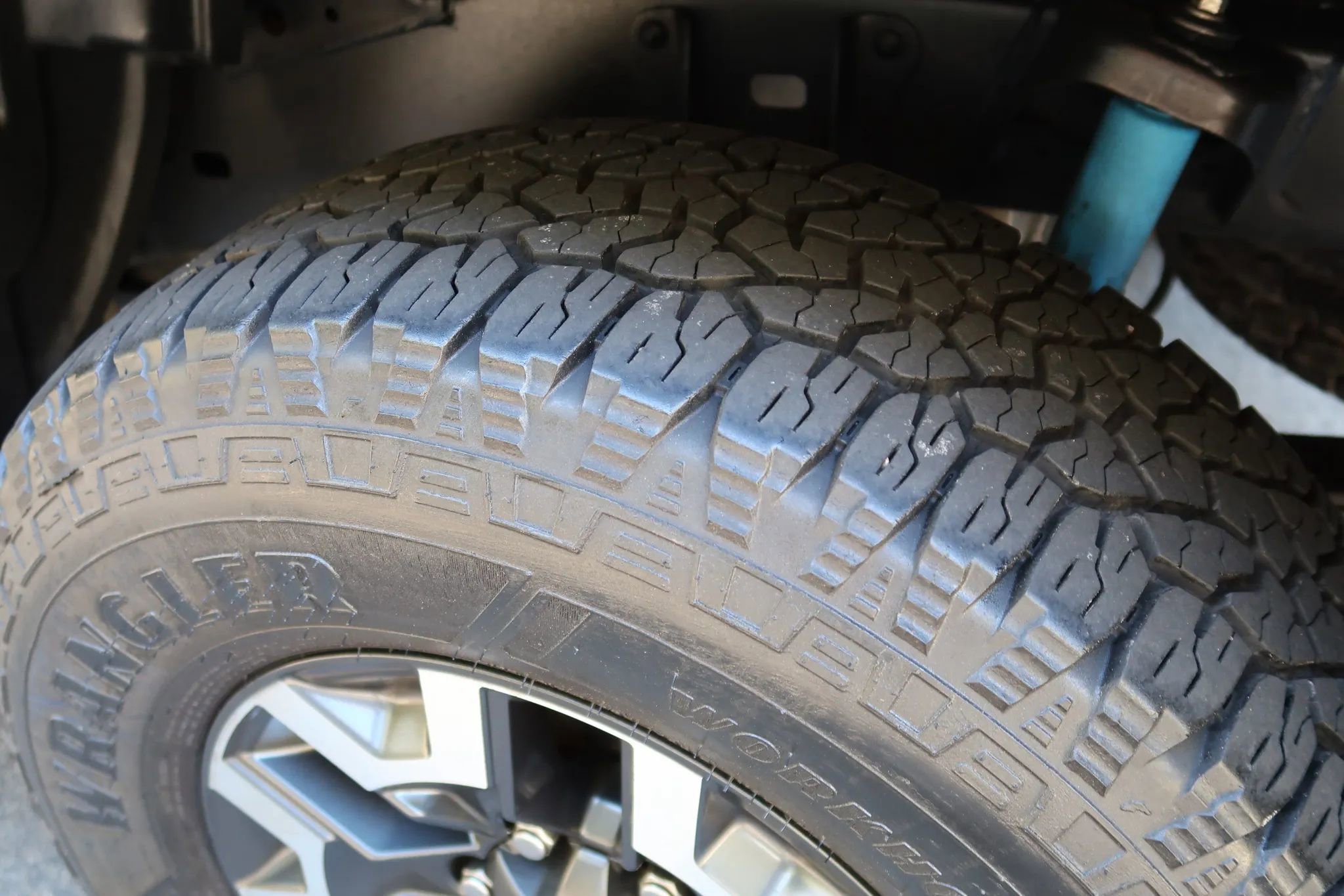 Used 2016 Toyota Tacoma TRD Off-Road w/ Premium & Technology Package AWD/4WD image 8