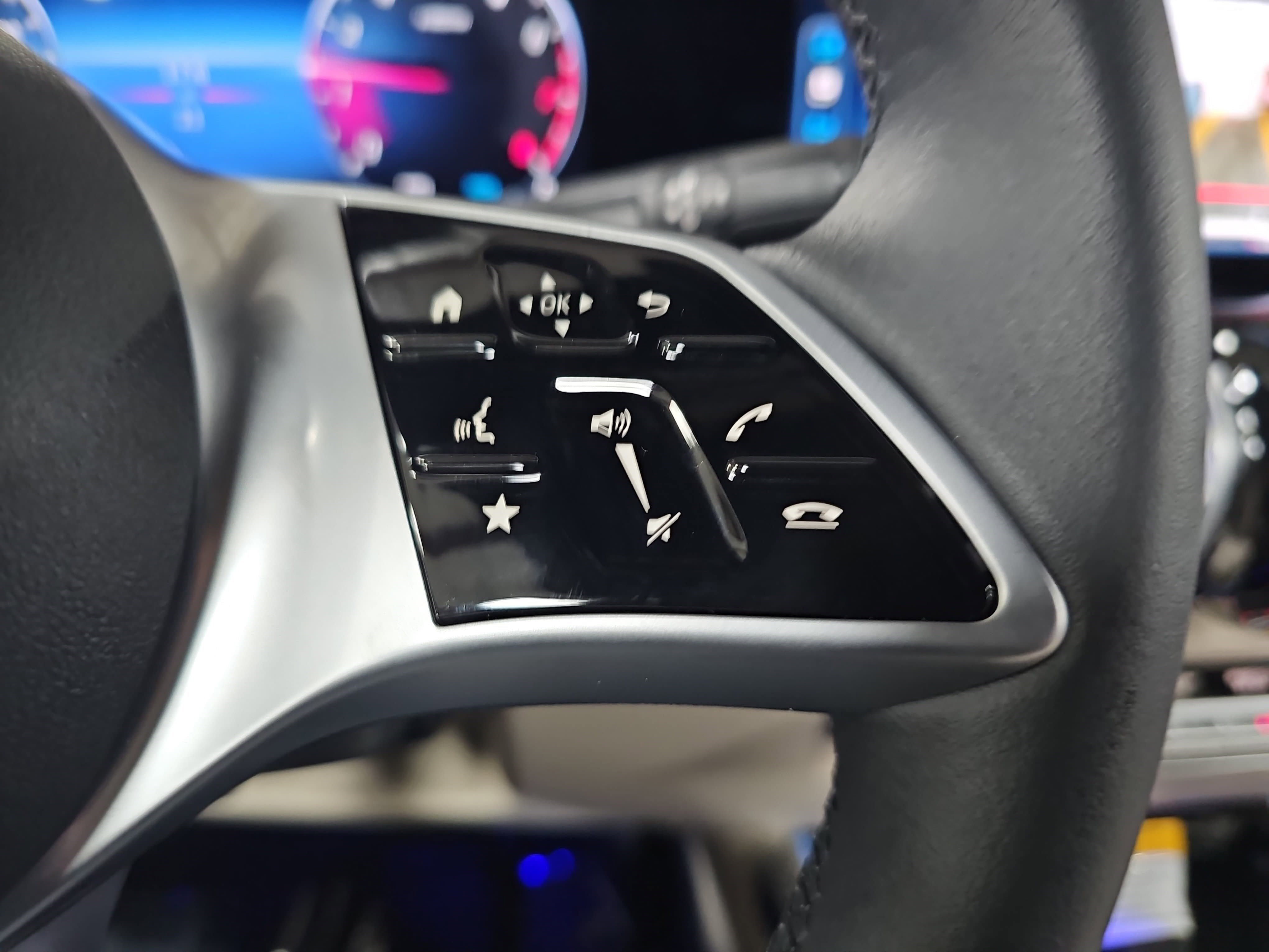 New 2025 Mercedes-Benz GLB 250 image 19