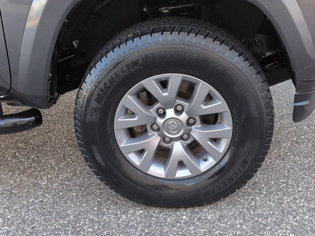 Used 2019 Toyota Tacoma SR5 w/ SR5 Appearance Package (SM) RWD image 11