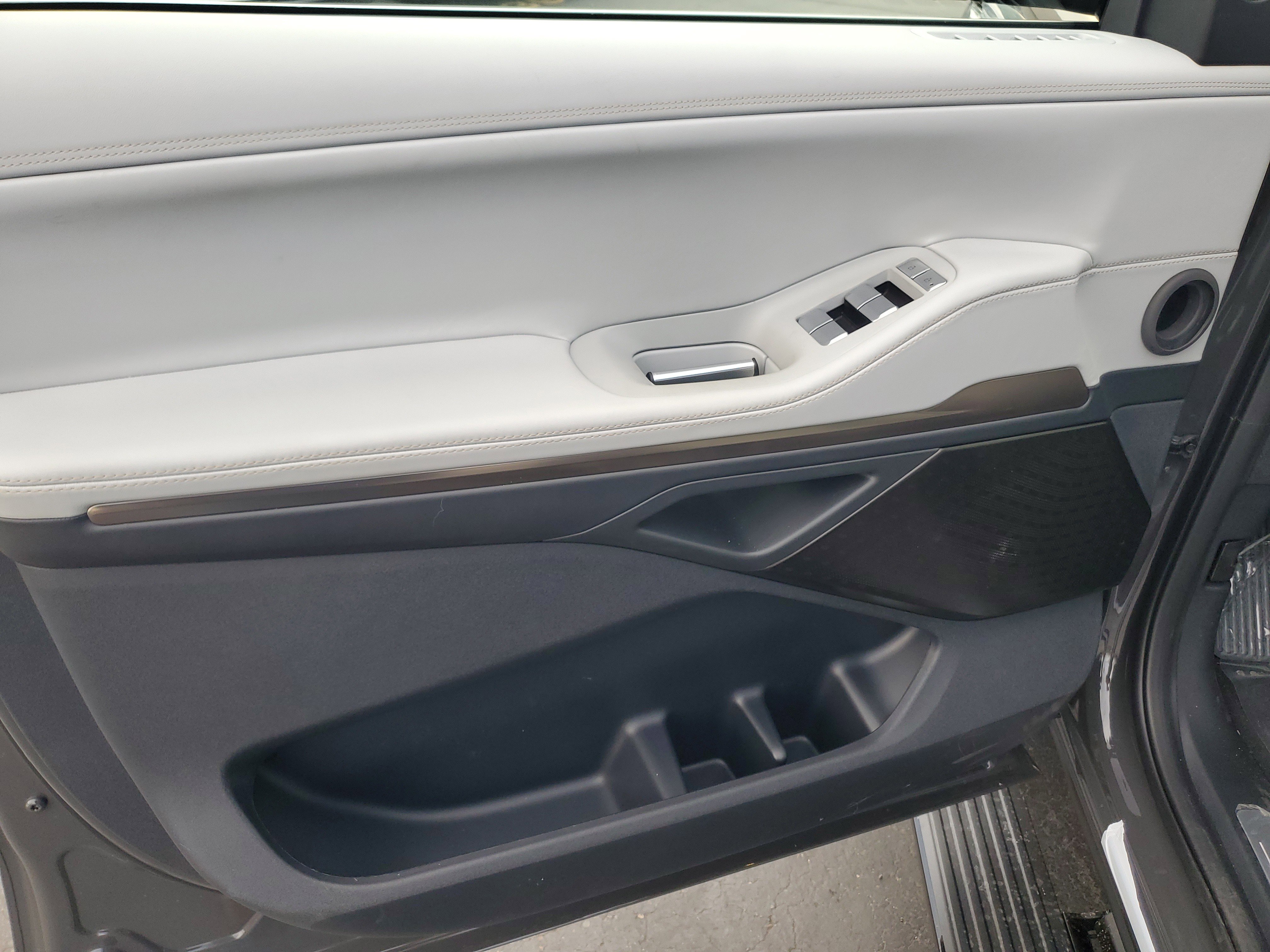 New 2025 Lincoln Navigator L Black Label image 8