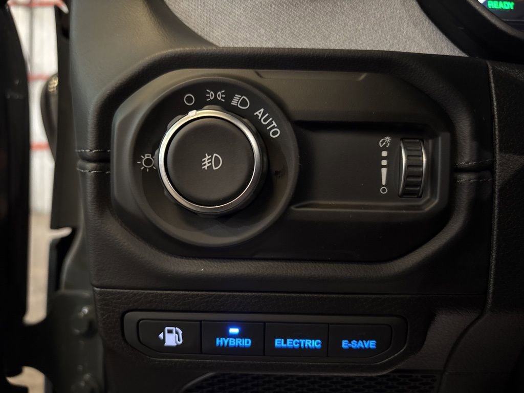 Used 2025 Jeep Wrangler Unlimited Sahara image 19