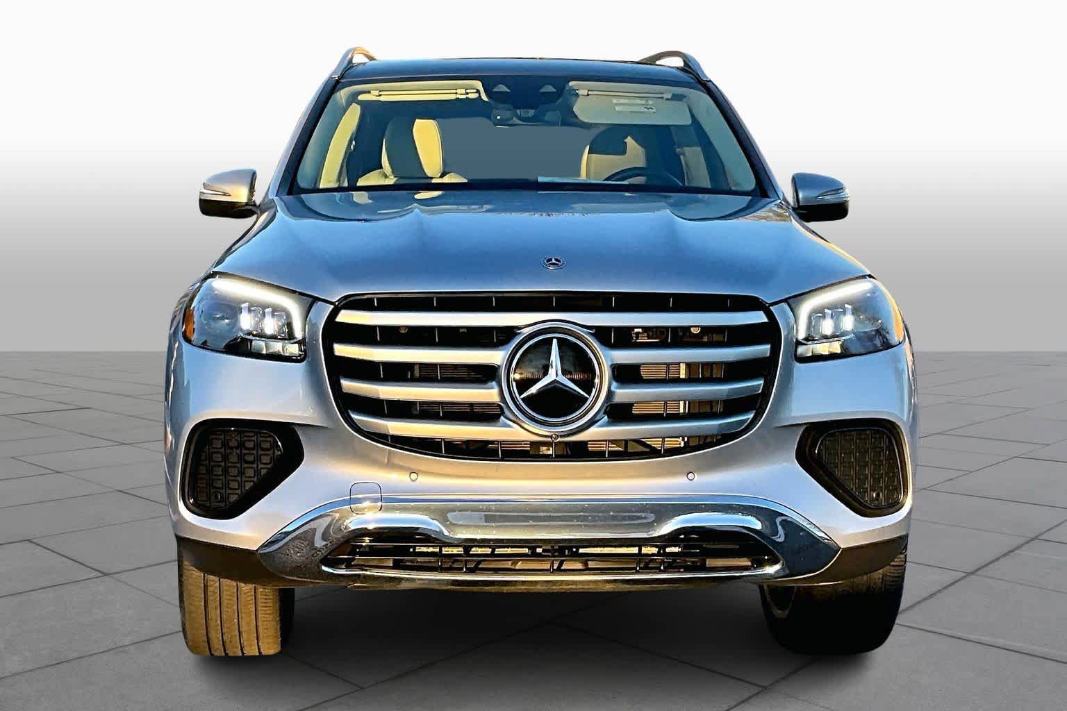 Used 2024 Mercedes-Benz GLS 450 4MATIC image 4