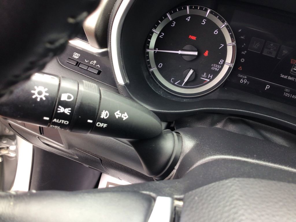Used 2021 Toyota Highlander XLE AWD/4WD image 18