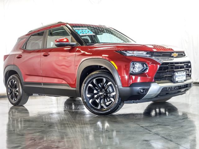 Used 2023 Chevrolet TrailBlazer LT w/ Convenience Package FWD image 2