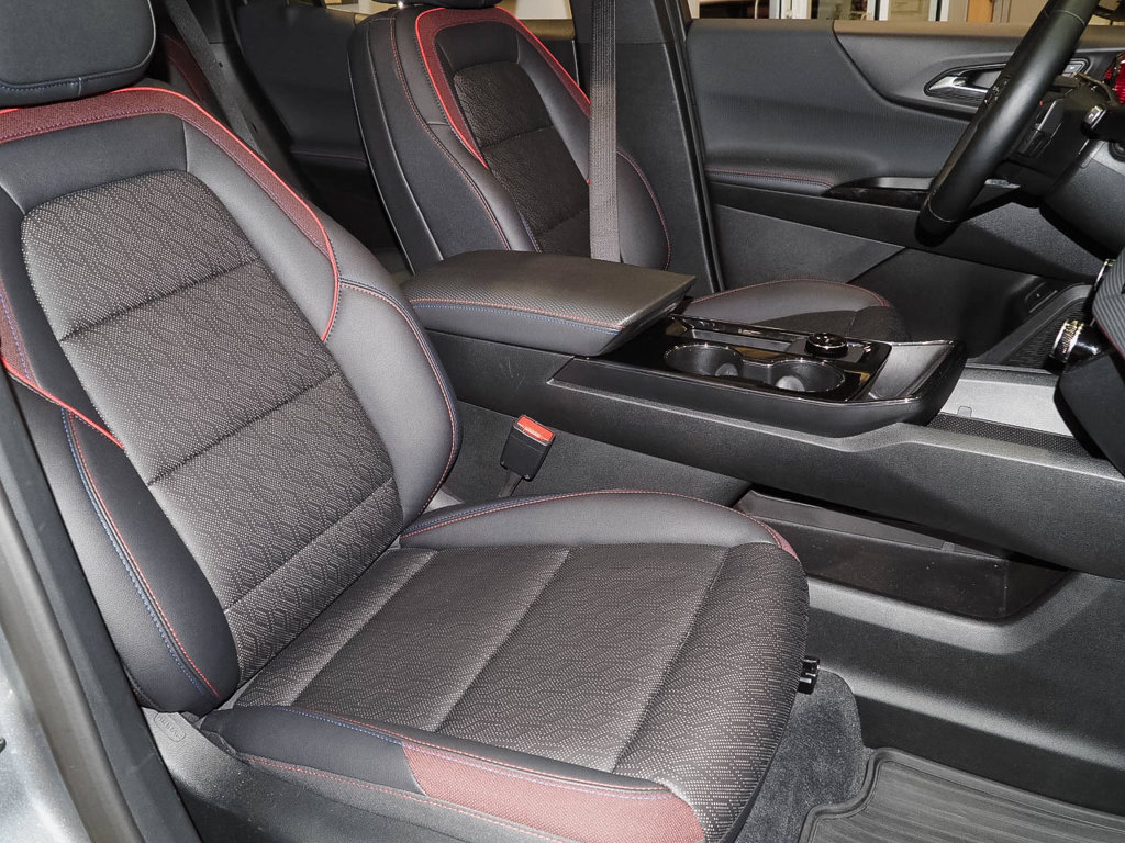 New 2026 Chevrolet Equinox RS w/ Convenience Package III FWD image 17