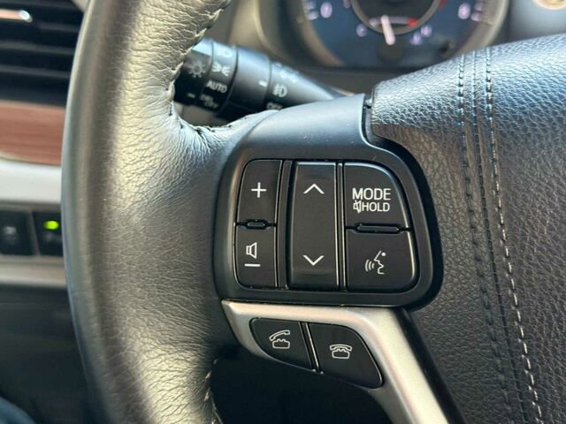 Used 2016 Toyota Sienna XLE 4D Passenger Van image 31