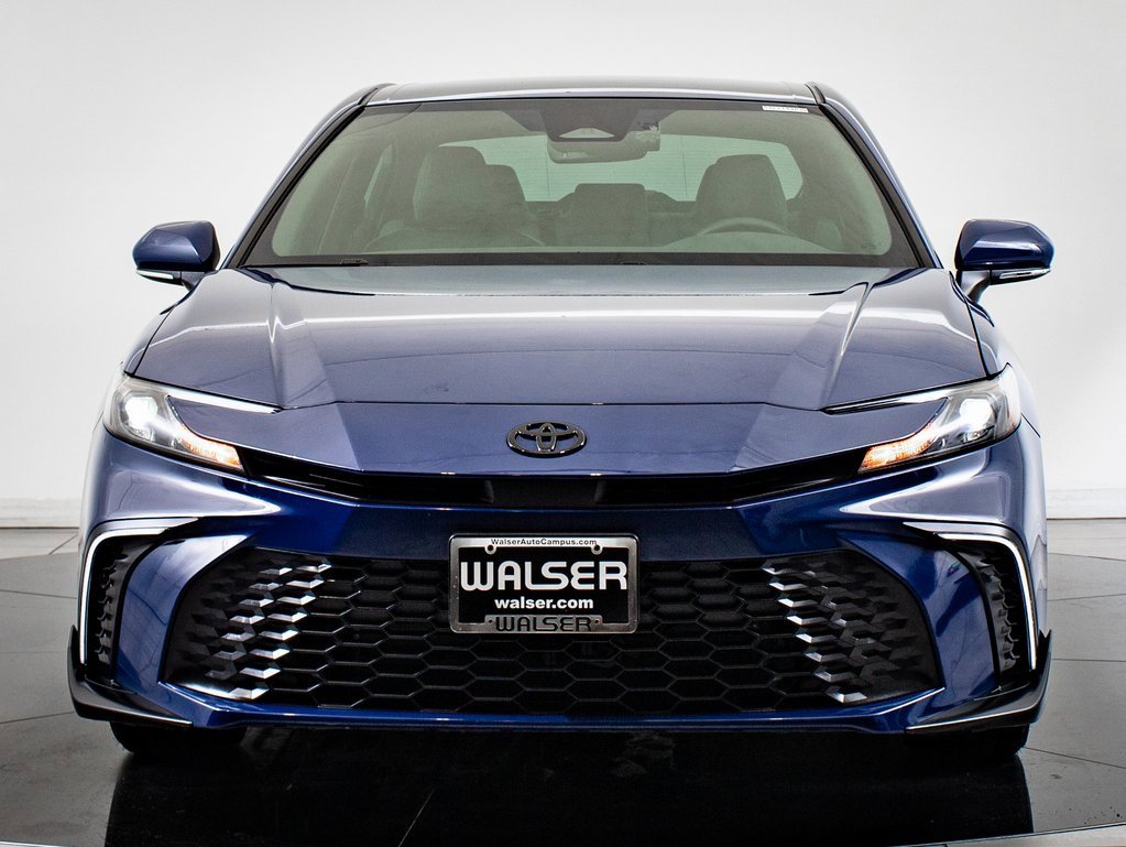 Used 2025 Toyota Camry SE image 2