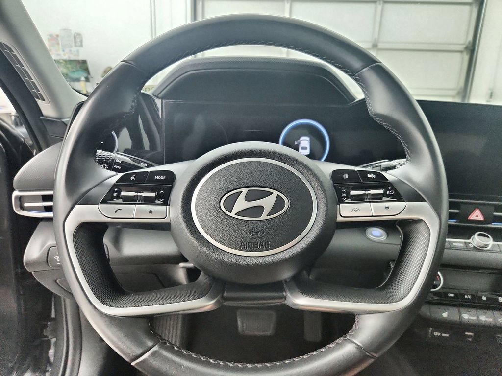 Used 2025 Hyundai Elantra SEL FWD image 24