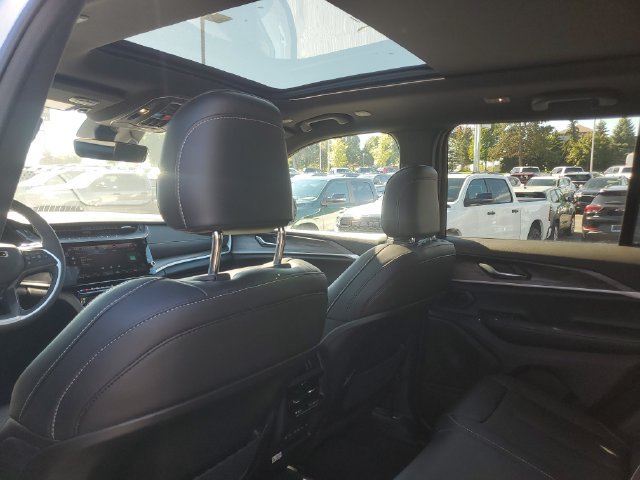 New 2026 Jeep Grand Cherokee Limited w/ Limited Altitude Package AWD/4WD image 11