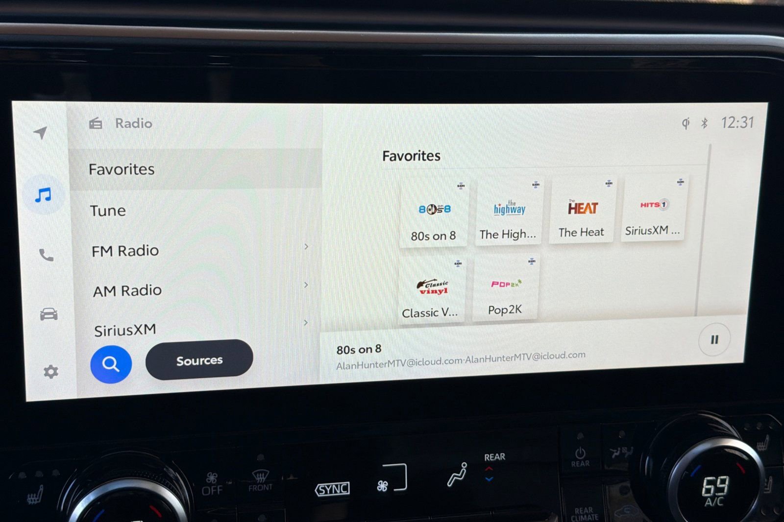 Used 2023 Toyota Highlander Limited image 19