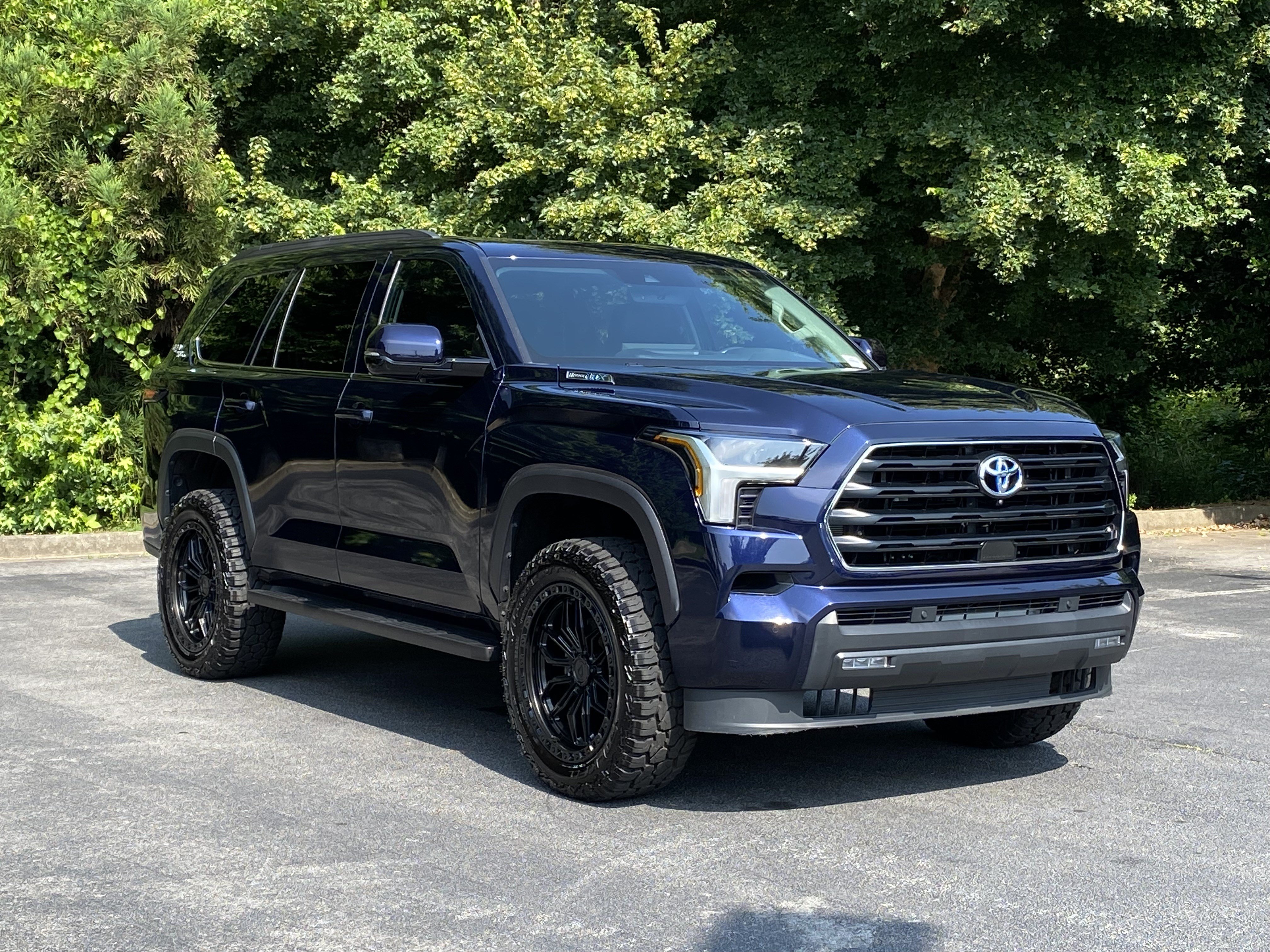 Used 2024 Toyota Sequoia SR5 w/ SR5 Premium Package AWD/4WD video 2