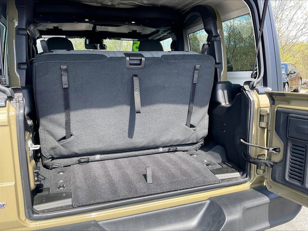 Used 2025 Jeep Wrangler Sport AWD/4WD image 35