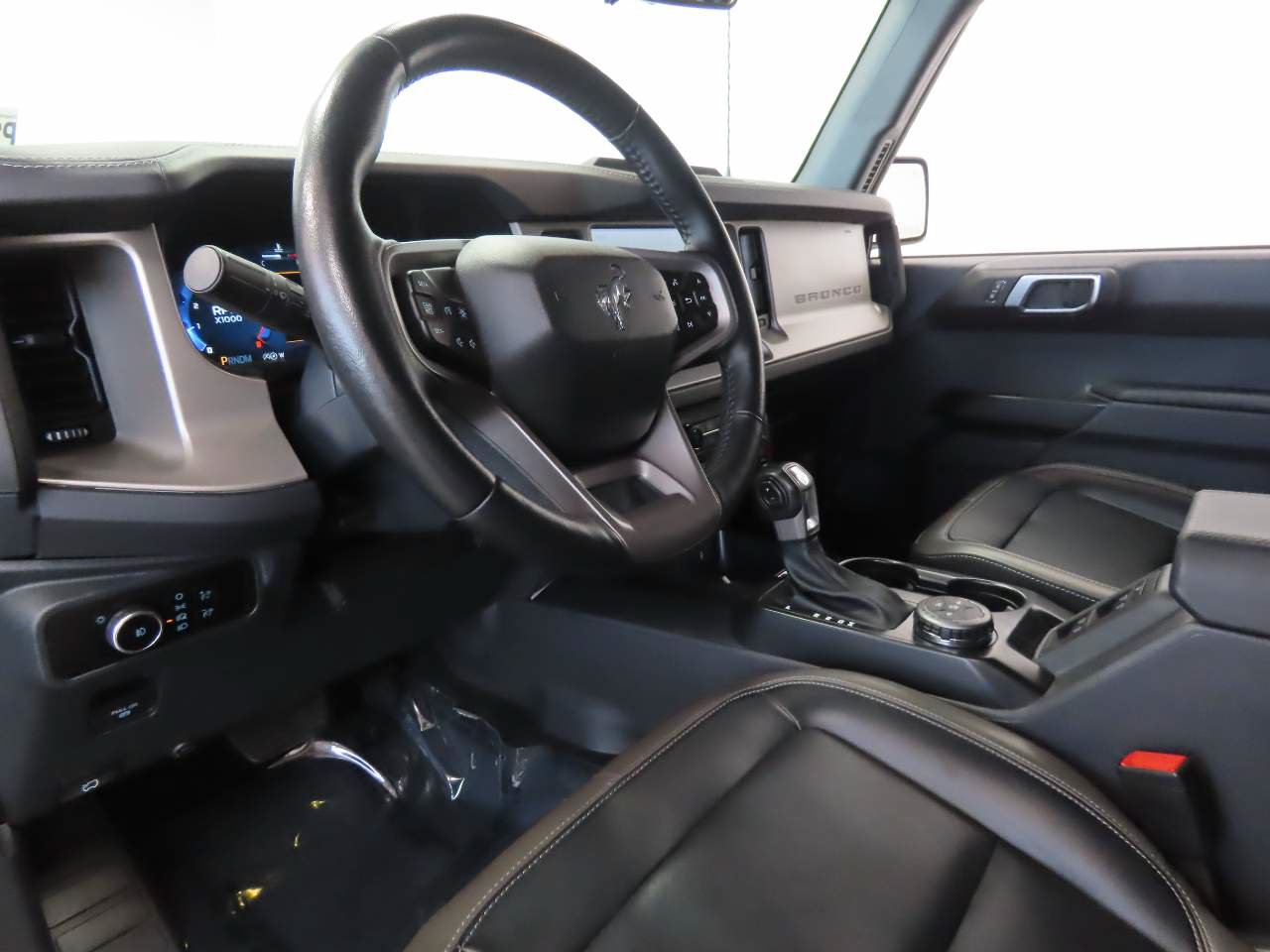 Used 2025 Ford Bronco Outer Banks AWD/4WD image 8