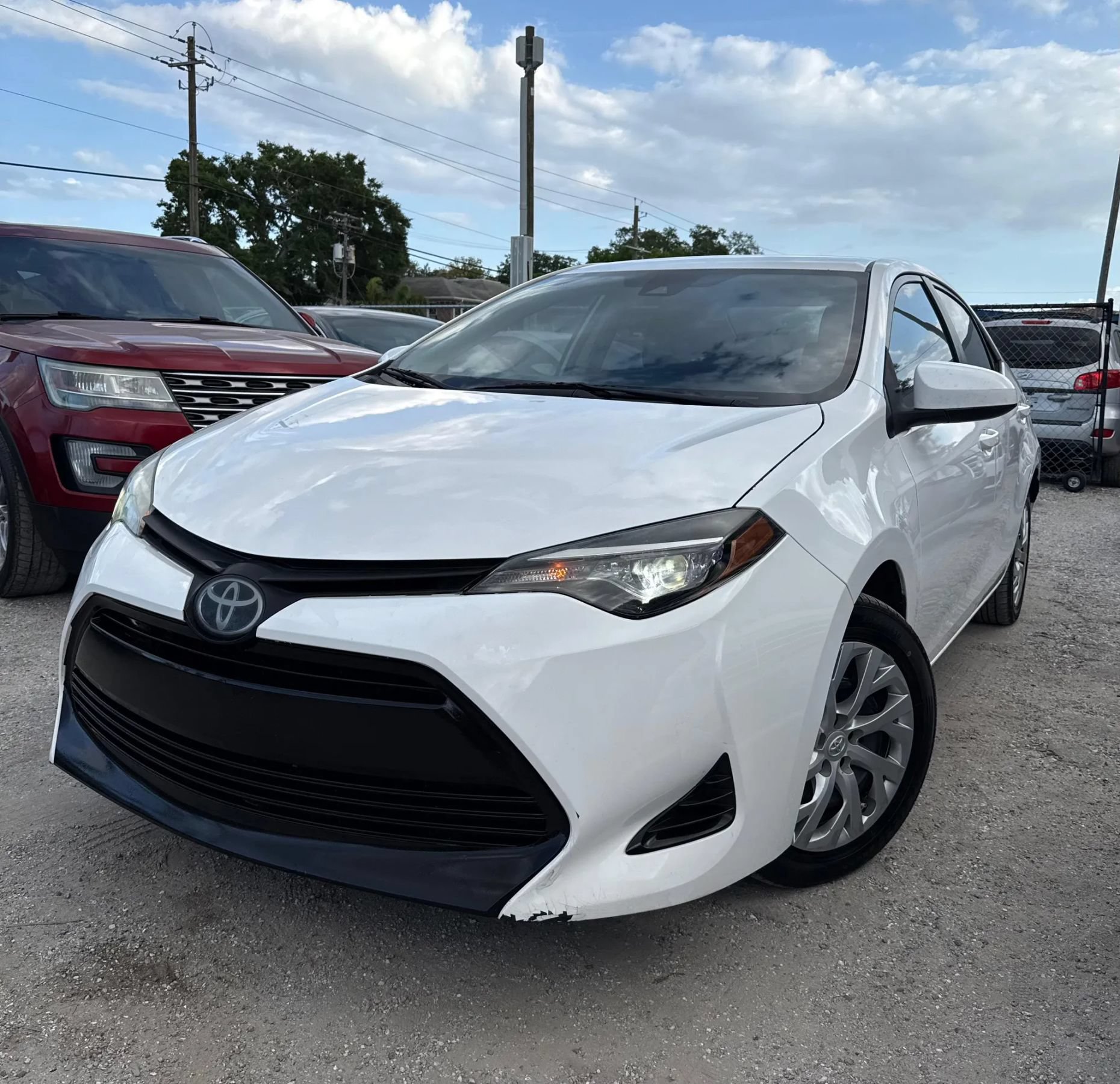 Used 2017 Toyota Corolla LE FWD image 2