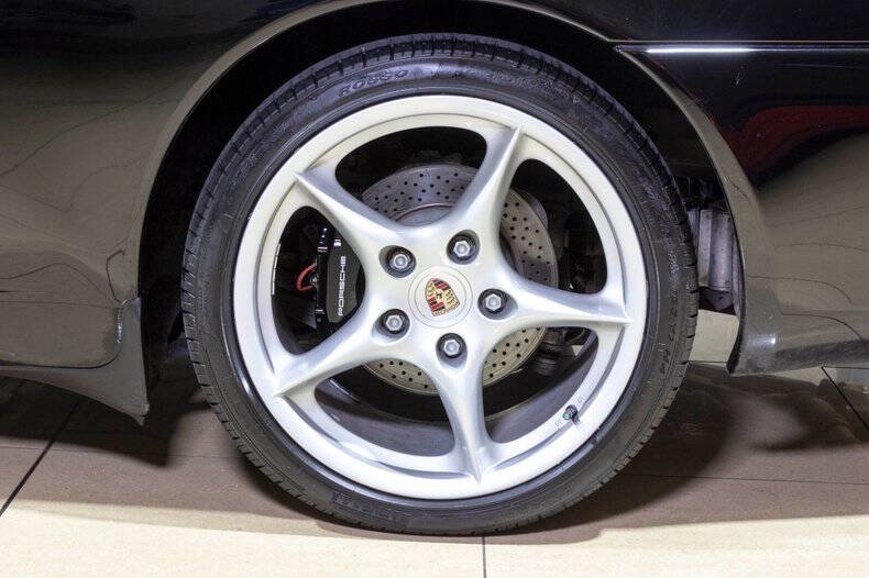 Used 2004 Porsche 911 Carrera RWD image 10