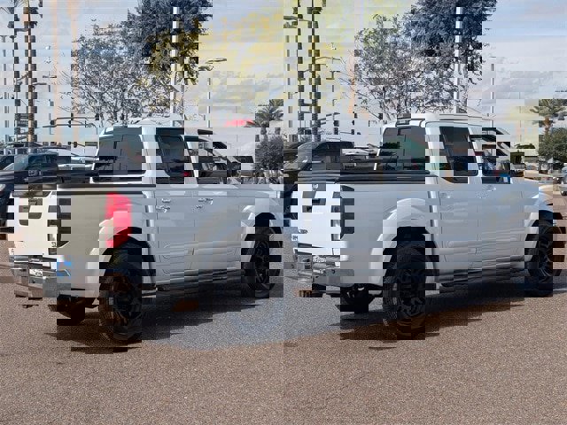 Used 2014 Nissan Frontier SL w/ SL Moonroof Package image 6