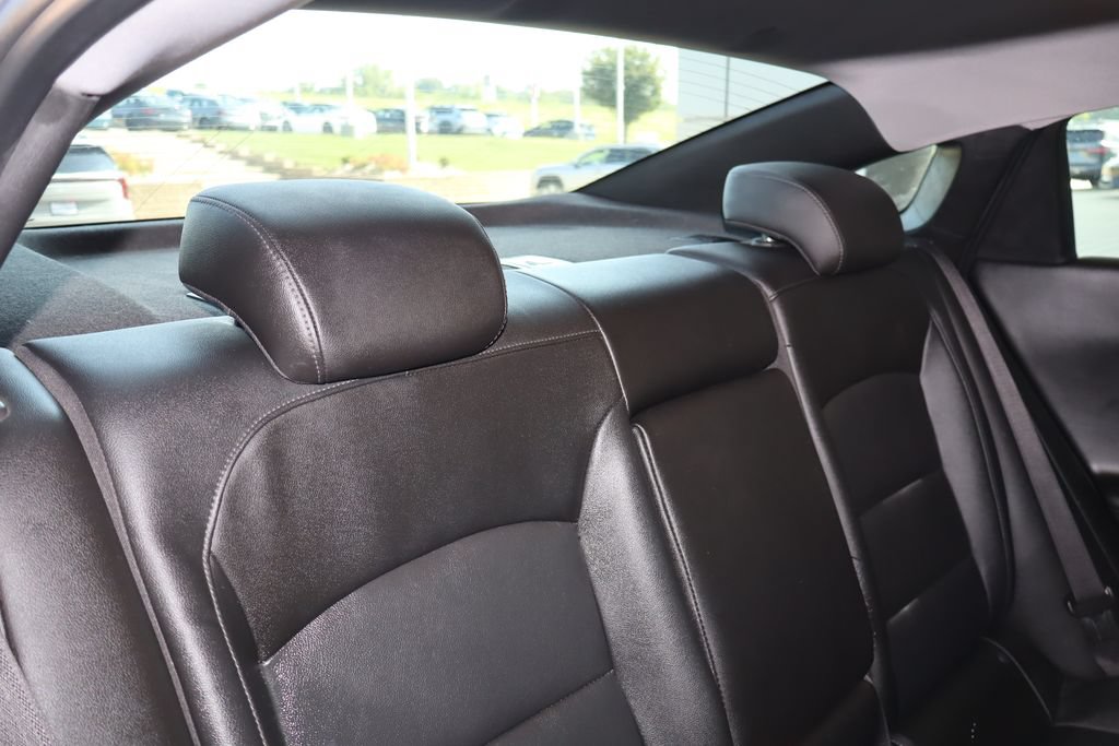 Used 2019 Chevrolet Malibu LT w/ Leather Package FWD image 38