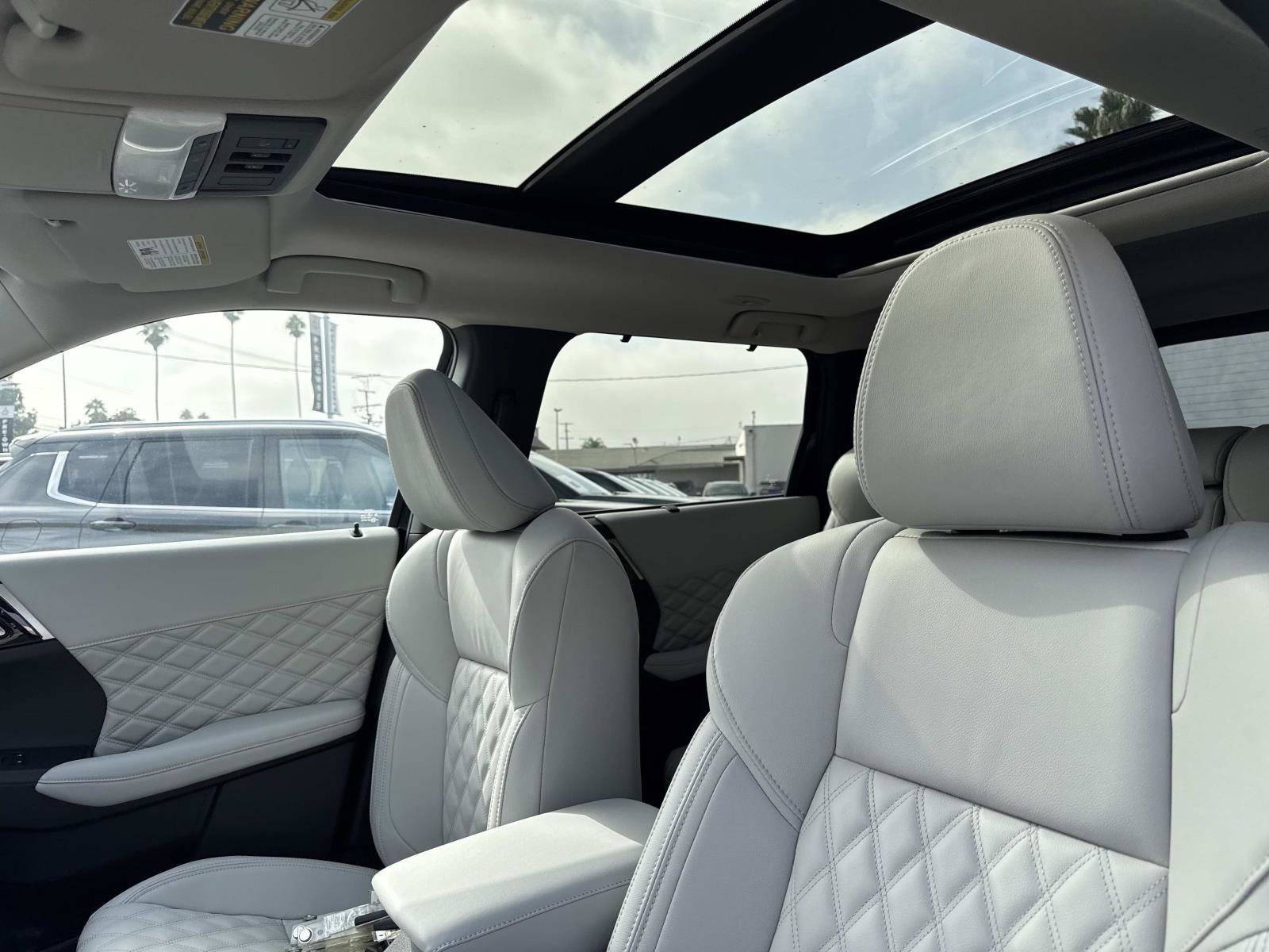 New 2025 Mitsubishi Outlander SEL image 18